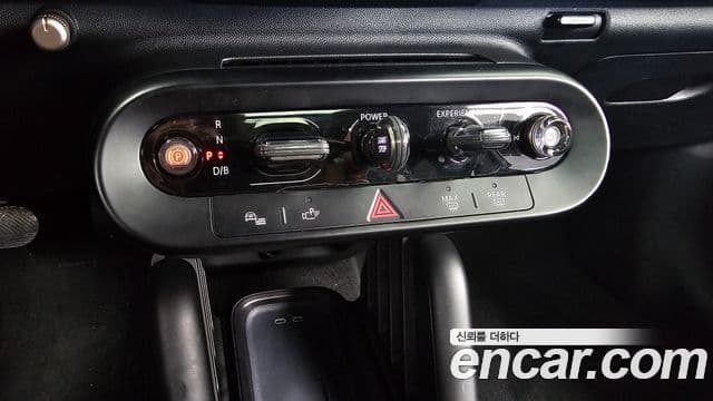 Mini Cooper Electric 2024 — ფოტო 29/34
