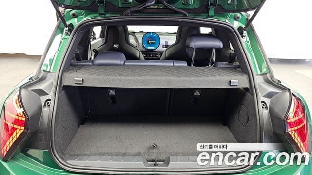Mini Cooper Electric 2024 — ფოტო 28/34