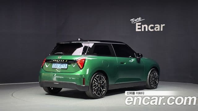 Mini Cooper Electric 2024 — ფოტო 26/33