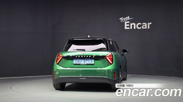 Mini Cooper Electric 2024 — ფოტო 9/33