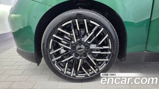 Mini Cooper Electric 2024 — ფოტო 19/33