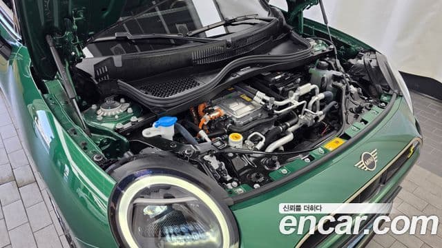 Mini Cooper Electric 2024 — ფოტო 29/33