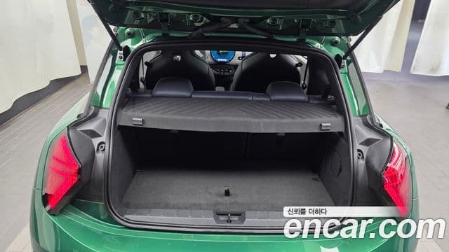 Mini Cooper Electric 2024 — ფოტო 32/33
