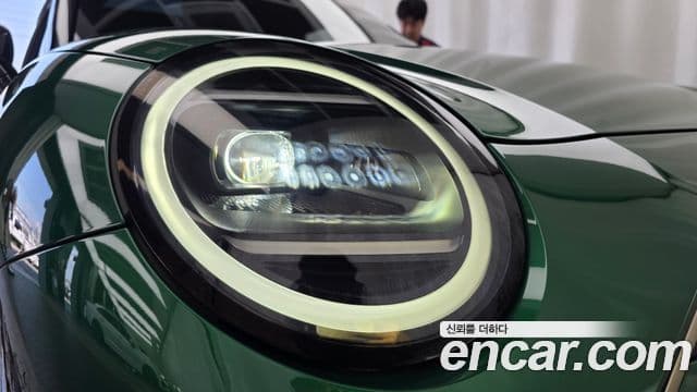 Mini Cooper Electric 2024 — ფოტო 27/33