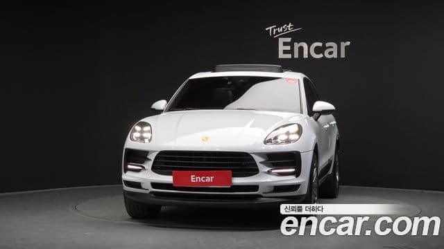 Porsche Macan 2019 — Photo 8/20