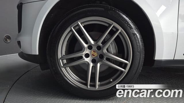 Porsche Macan 2019 — Photo 19/20