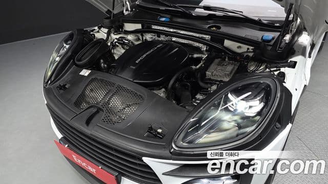 Porsche Macan 2019 — Photo 3/20