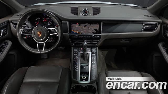 Porsche Macan 2019 — Photo 7/20