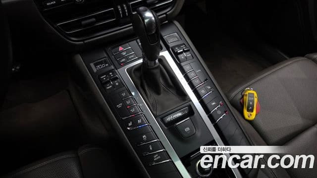 Porsche Macan 2019 — Photo 15/20