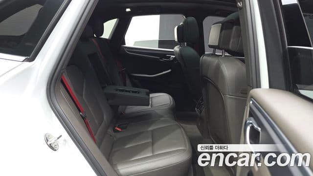 Porsche Macan 2019 — Photo 5/20
