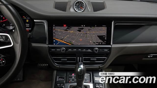 Porsche Macan 2019 — Photo 18/20