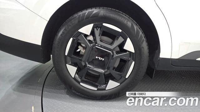 Kia Carnival 2024 — ფოტო 34/39