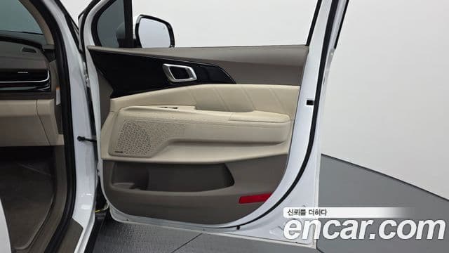 Kia Carnival 2024 — ფოტო 2/39