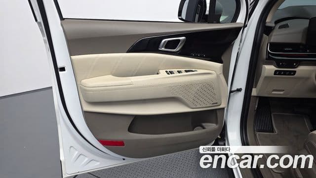 Kia Carnival 2024 — ფოტო 22/39
