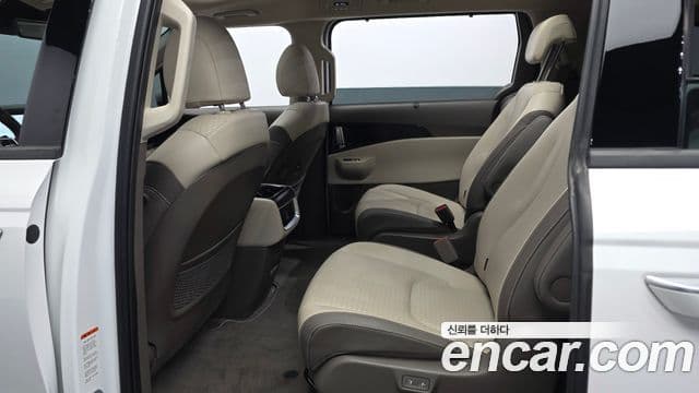 Kia Carnival 2024 — ფოტო 25/39
