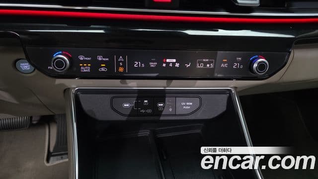 Kia Carnival 2024 — ფოტო 29/39
