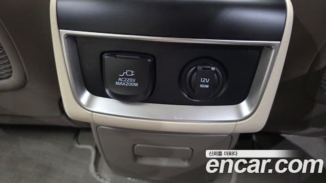 Kia Carnival 2024 — ფოტო 23/39