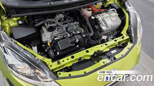 Toyota Prius C 2018 — Şəkil 6/30