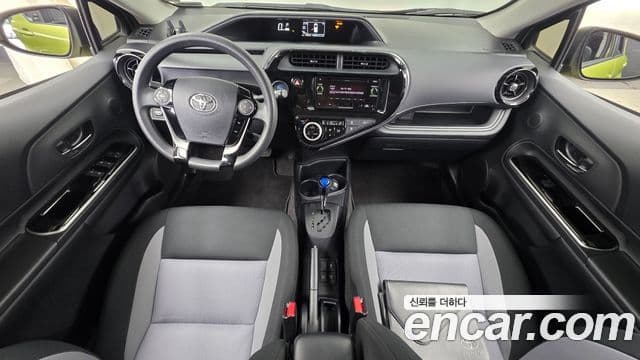 Toyota Prius C 2018 — Şəkil 15/30