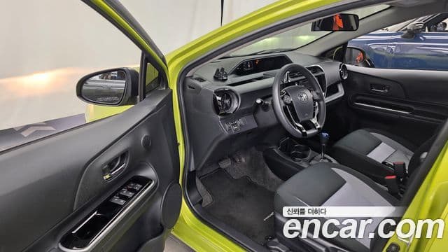 Toyota Prius C 2018 — Şəkil 8/30