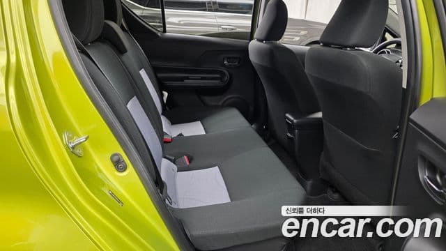 Toyota Prius C 2018 — Şəkil 29/30