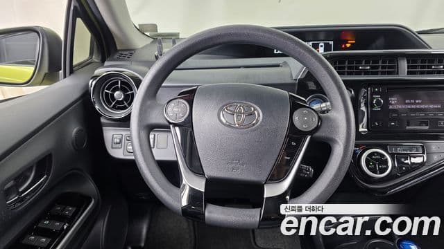 Toyota Prius C 2018 — Şəkil 9/30