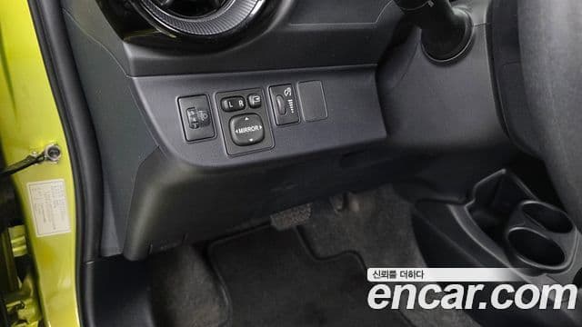 Toyota Prius C 2018 — Şəkil 14/30