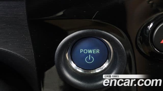 Toyota Prius C 2018 — Şəkil 27/30