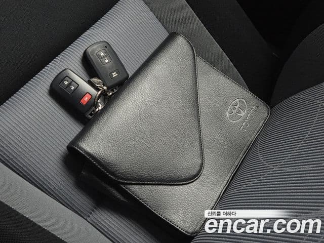 Toyota Prius C 2018 — Şəkil 30/30