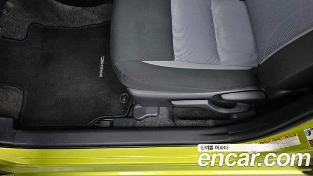 Toyota Prius C 2018 — Şəkil 12/30
