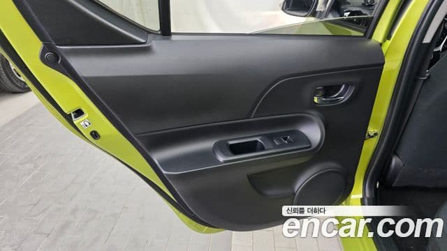 Toyota Prius C 2018 — Şəkil 21/30
