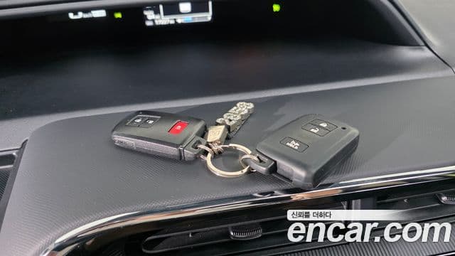 Toyota Prius C 2018 — Şəkil 13/30