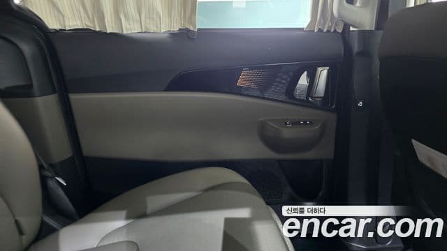 Kia Carnival 2024 — ფოტო 25/38