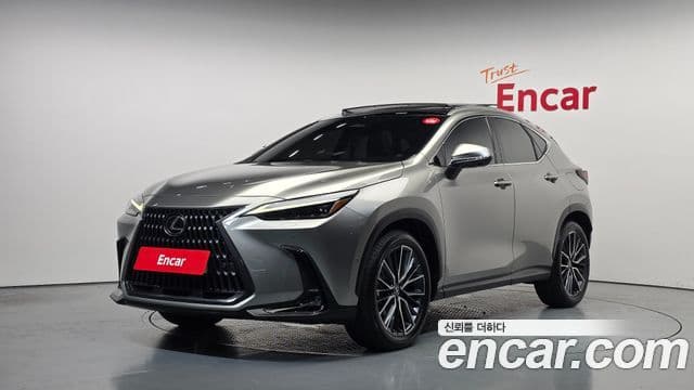 Lexus NX350h 2023 — ფოტო 28/32