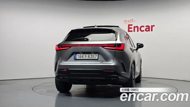 Lexus NX350h 2023 — ფოტო 27/32