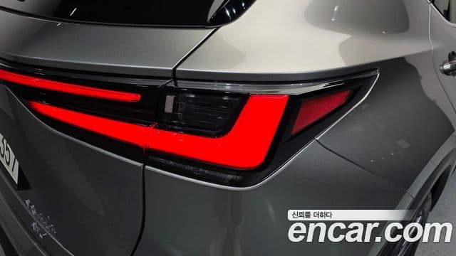 Lexus NX350h 2023 — ფოტო 20/32