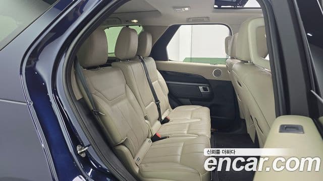 Land Rover Discovery 5 2018 — Фото 11/20