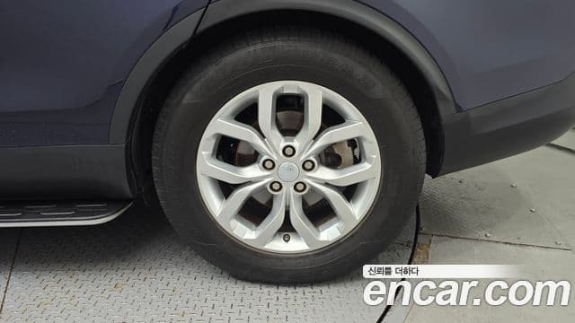 Land Rover Discovery 5 2018 — Şəkil 3/32