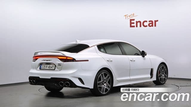 Kia Stinger 2021 — Фото 1/20