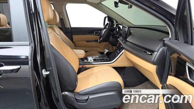 Kia Carnival 2022 — ფოტო 2/35