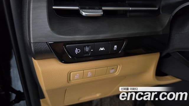 Kia Carnival 2022 — ფოტო 8/35