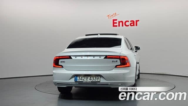 Volvo S90 2022 — Фото 4/20