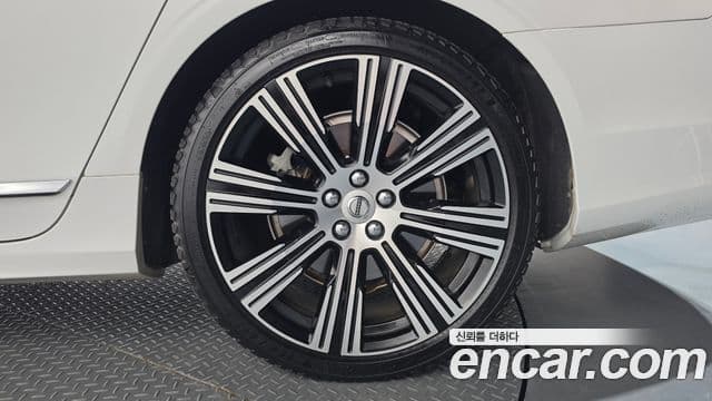 Volvo S90 2022 — ფოტო 23/38