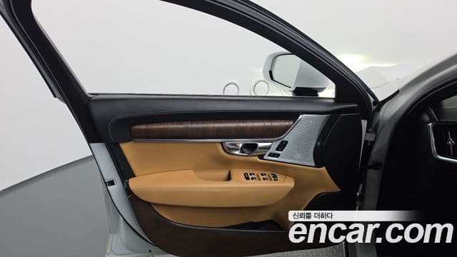 Volvo S90 2022 — ფოტო 20/38