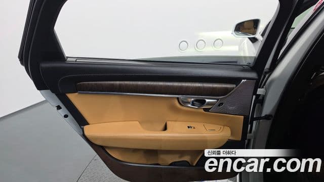 Volvo S90 2022 — ფოტო 35/38