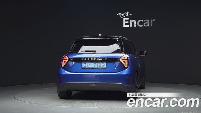 Mini Cooper Electric 2024 — ფოტო 7/20
