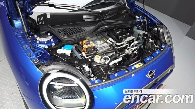 Mini Cooper Electric 2024 — ფოტო 8/20