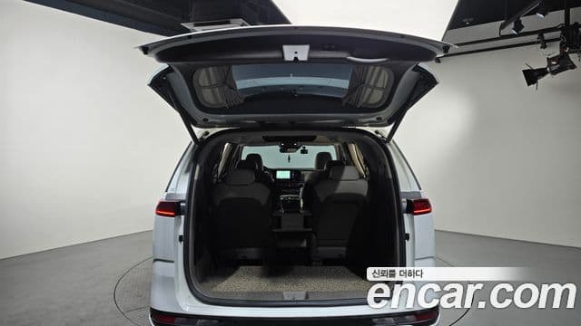 Kia Carnival 2021 — Фото 19/20