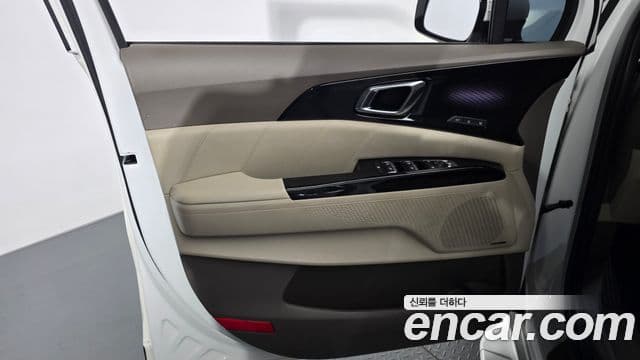 Kia Carnival 2021 — Photo 7/36