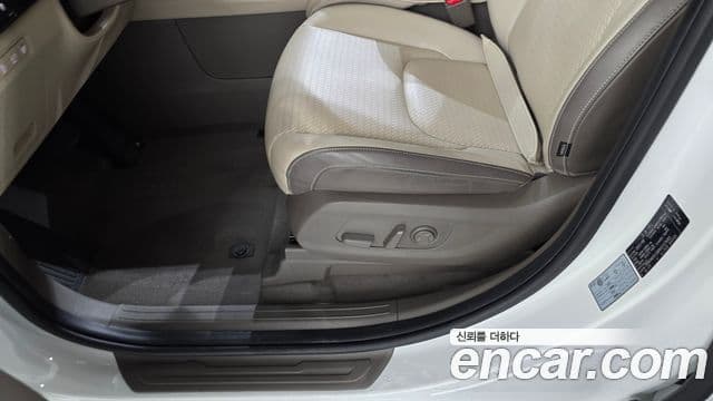 Kia Carnival 2021 — Photo 10/36